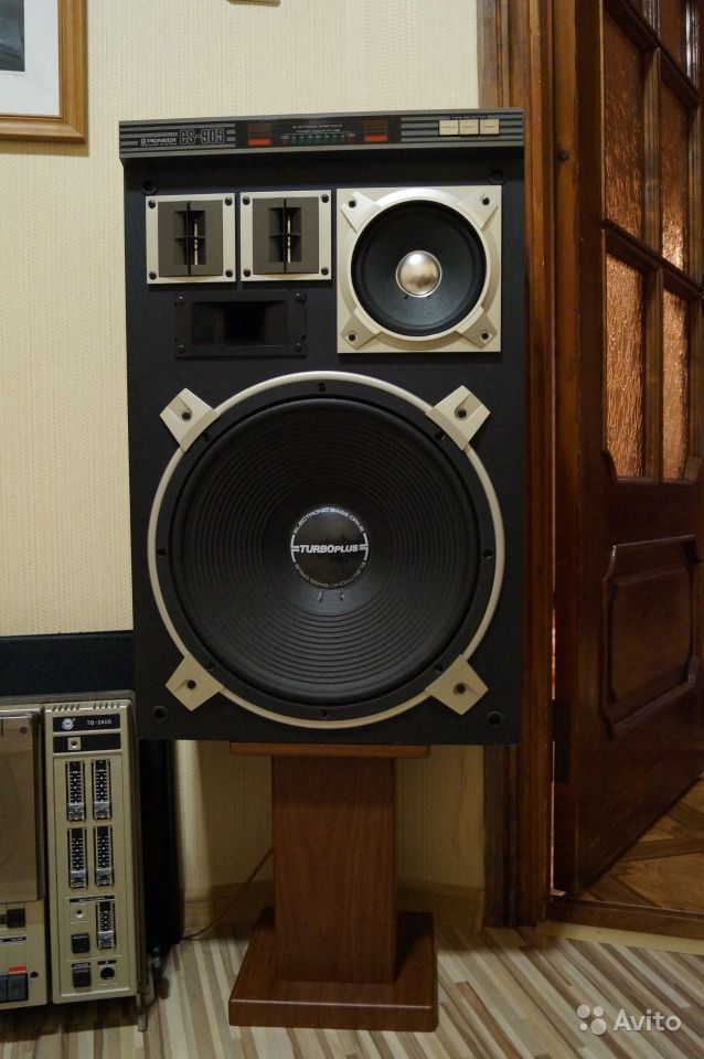 Пришел домой, подключил телефон к колонке...