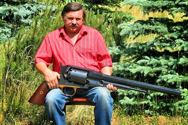 Не по Карлосу револьвер!