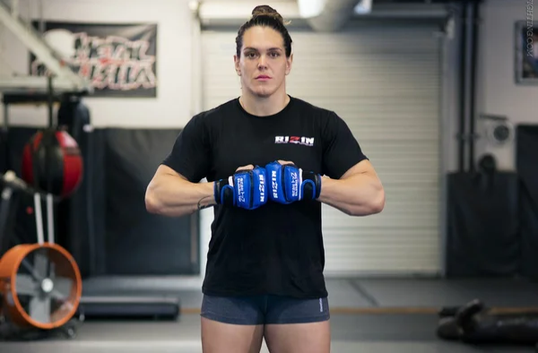 Самая большая женщина в MMA возвращается