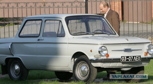 Минус 15 рублей. Снижать цены на бензин АЗС не могут, потому что потом их будет не поднять
