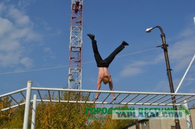 Мегарукажопим спортивную площадку.
