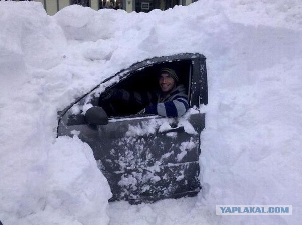 Пацанчики в снежном авто