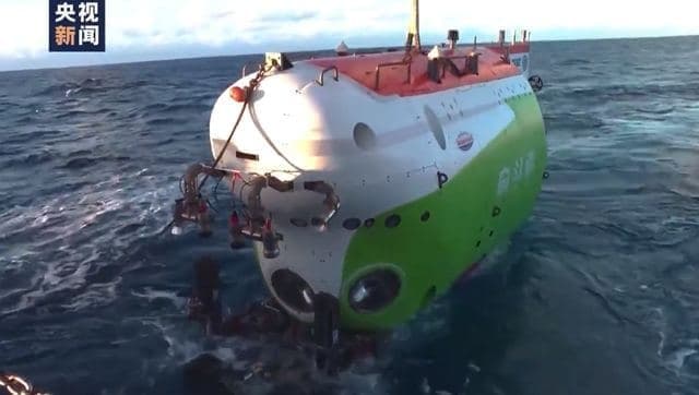 Китайский подводный аппарат успешно сел на дно Марианской впадины на глубине 10 тыс. 909 метров
