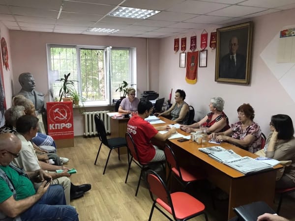 Полиция Екатеринбурга возбудила дело за танец возле «Ельцин Центра»