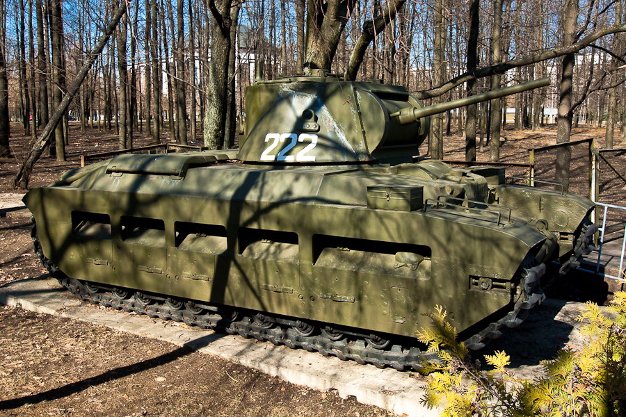Купить большие танки. Танк Великой Отечественной войны. Старый танк. Большой танк. Танк времен Великой Отечественной войны.