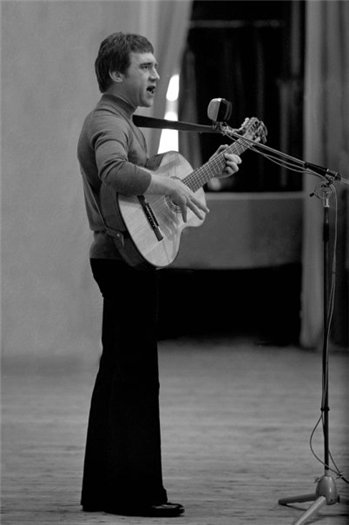 Великий Поэт - к 75-летию. Спасибо, что Живой.