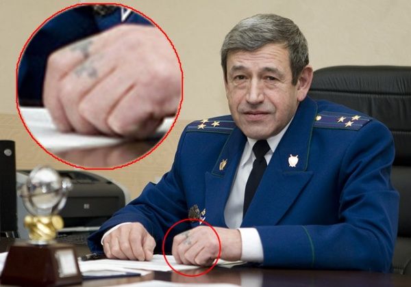 Курсант университета МВД нарисовал себе «воровские» звезды и выложил фото в Instagram
