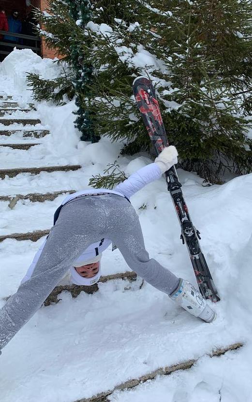 Давай я тебя ещё вот в этой позе сфоткаю