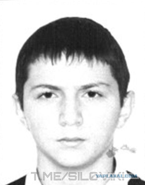 В Москве совершено нападение на сотрудника полиции. Неизвестный нанёс семь ножевых ранений и скрылся. Сейчас его ищут