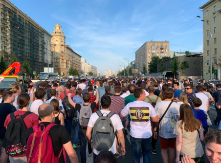 Около администрации президента в Москве начались пикеты в поддержку Павла Устинова