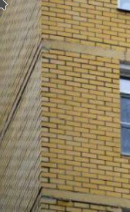 В Екатеринбурге ветер снес часть стены новостройки