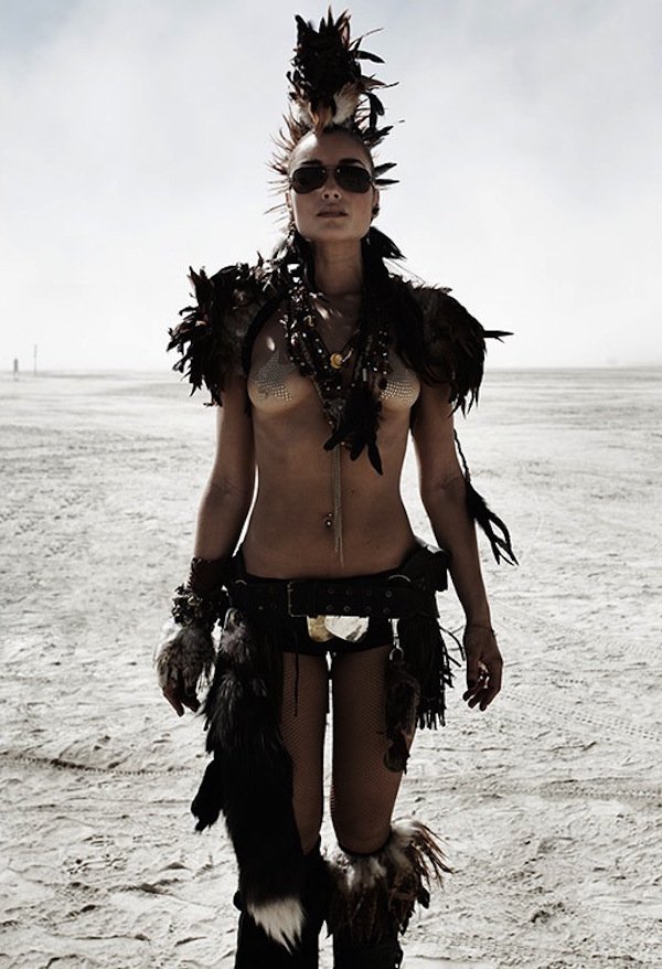 Девушки с фестиваля Burning man