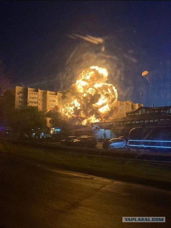 Момент крушения Су-34 в Ейске