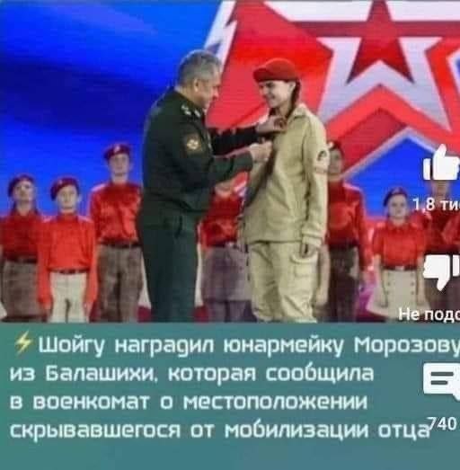 На раненого военного в окопе скидывают гранаты
