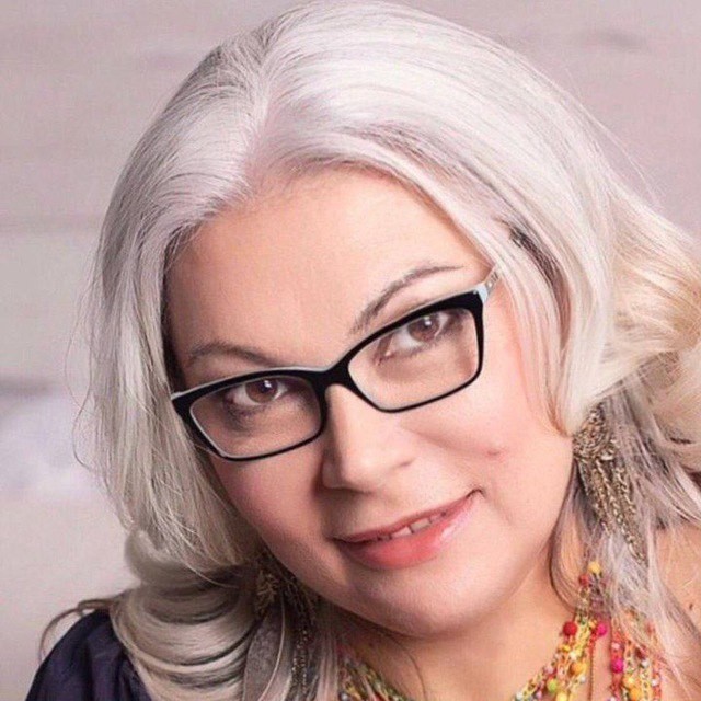 Женщина, которая принимала роды у блогерши Айши в надувном бассейне, после которых скончался ребёнок, задержана.