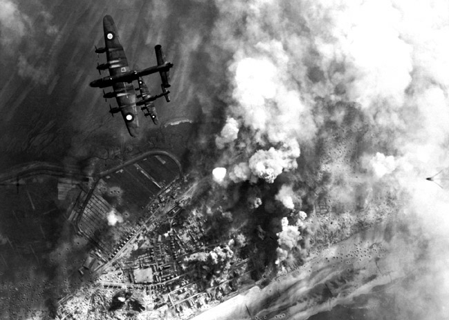 Картинки немецкие самолеты бомбят города