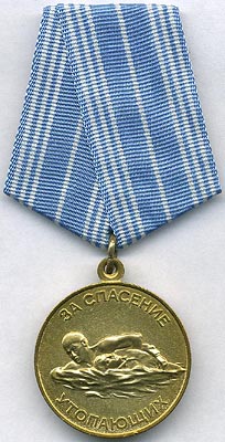 Жительница Владивостока спасла двоих детей, провалившихся на озере