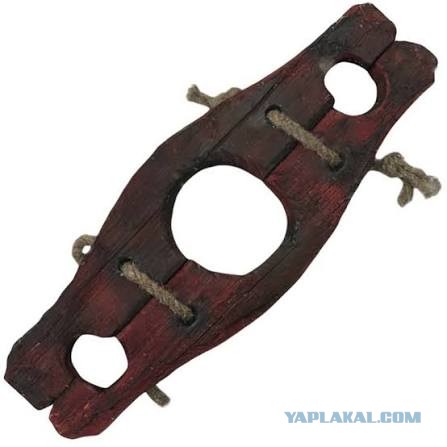 "— Тебя бьют? Бьют здесь?— Да!— Смотрите, это у него цепь такая"