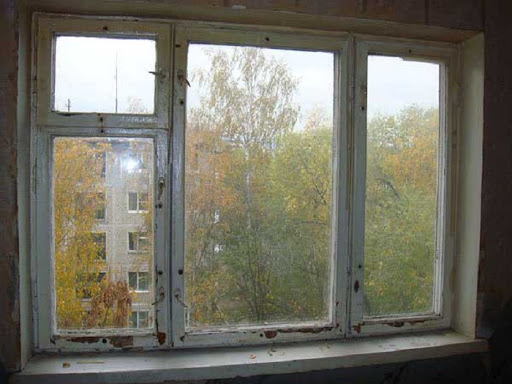 Вышел на балкон свежего воздуха вдохнуть, а дверка-то и того... этого