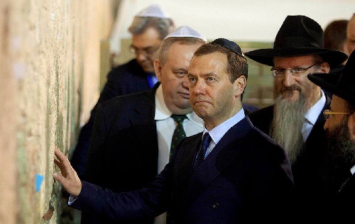 Медведев читает ЯП?