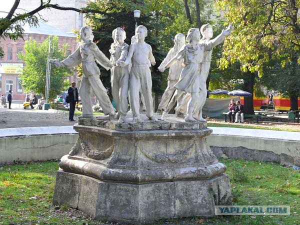 Курьезные памятники Украины