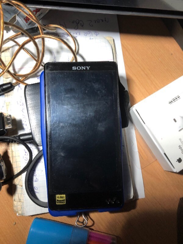 Новый «кассетник» Sony Walkman появился в России.