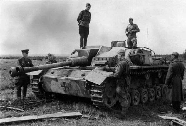 StuG III под кличкой "Гадюка", самая массовая в производстве с которой пришлось встретиться нашим дедам.