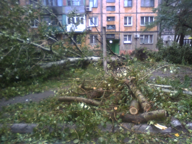 Вчерашний шторм в Севастополе и его последствия