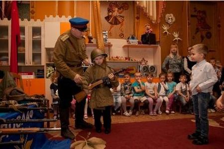 В рязанском детском саду#43 прошел парад победы