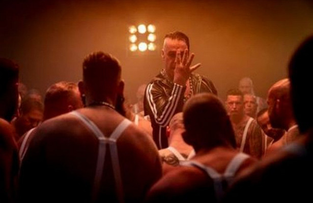 Солист Rammstein сломал челюсть своему фанату