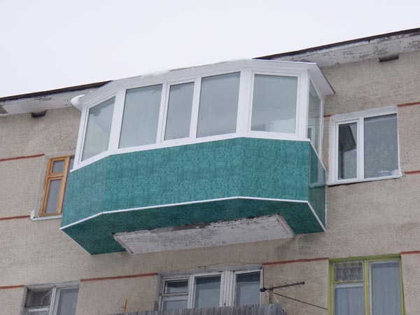 Янукович вводит налог на застекленный балкон.