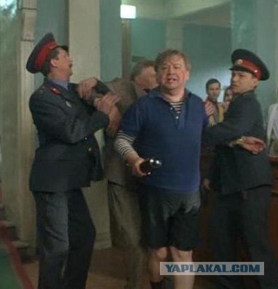 Полицейских побили