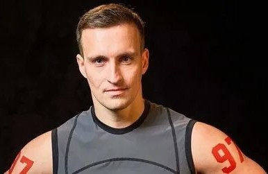 В Екатеринбурге задержали курьера мошенников, похитившего у школьного физрука 6 млн