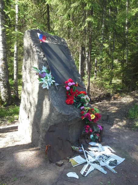 Вандалы уничтожили памятник русским танкистам