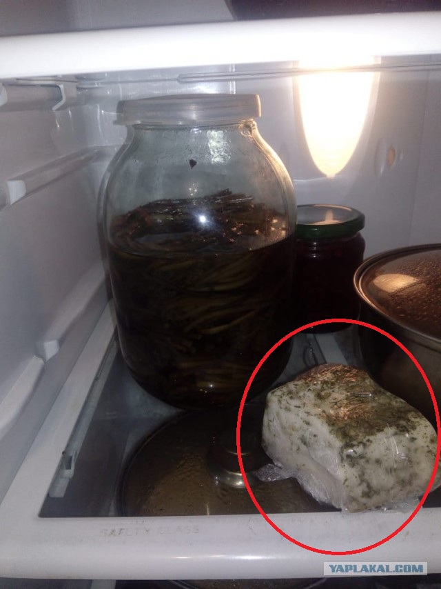 Соевый соус, майонез, сгущёнка и красная икра