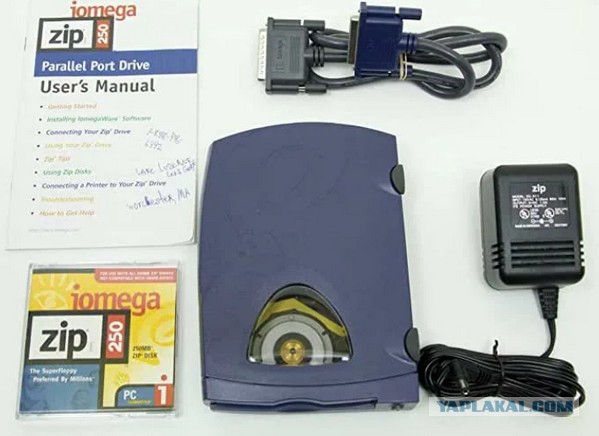 В 1992 году Sony объединила дискету с компакт-диском: мини-диск должен был заменить кассеты