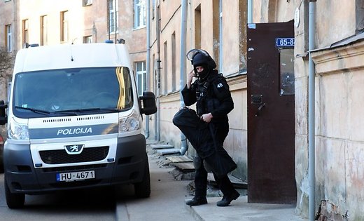 Если в дверь позвонили люди в форме