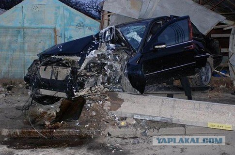 В Киеве мойщик разбил «Мерседес» клиента