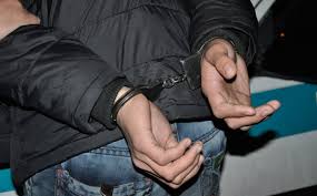 Подростки изнасиловали школьницу в лагере