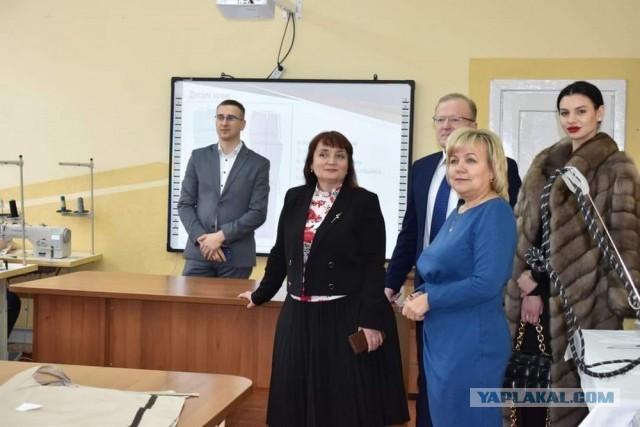 Замминистра образования Украины, Игоря Гарбарука уволили после скандала с откровенным нарядом его помощницы