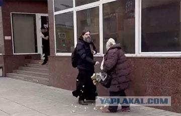 Пожалела "несчастную", выпечкой угостила