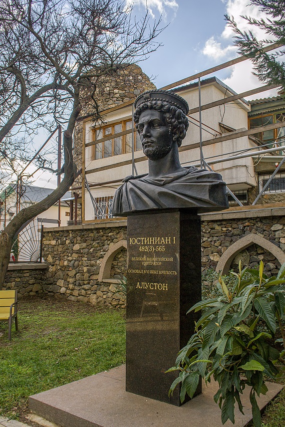 Алушта в межсезонье