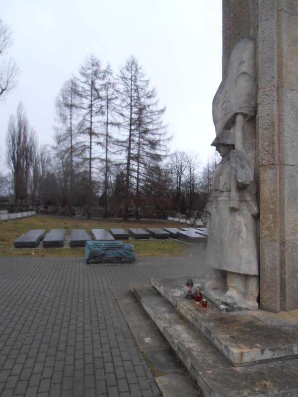 Умылись с памятниками в Польше