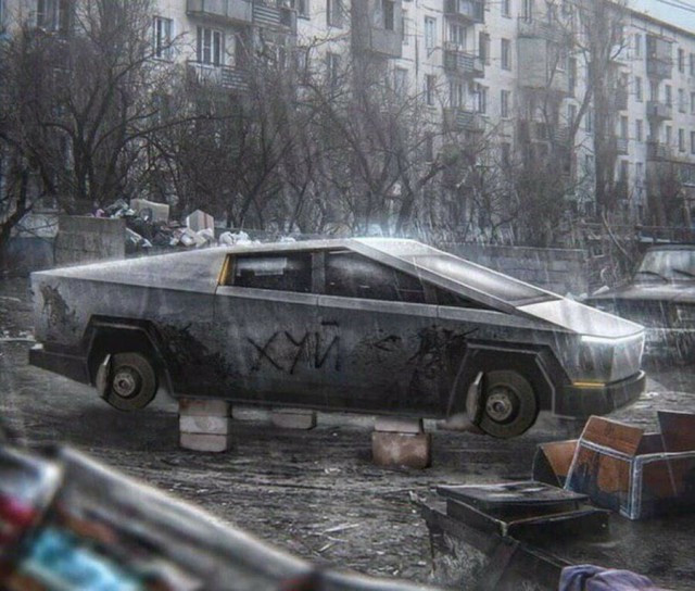 Cybertruck, собранный в гараже, разъезжает по дорогам Москвы