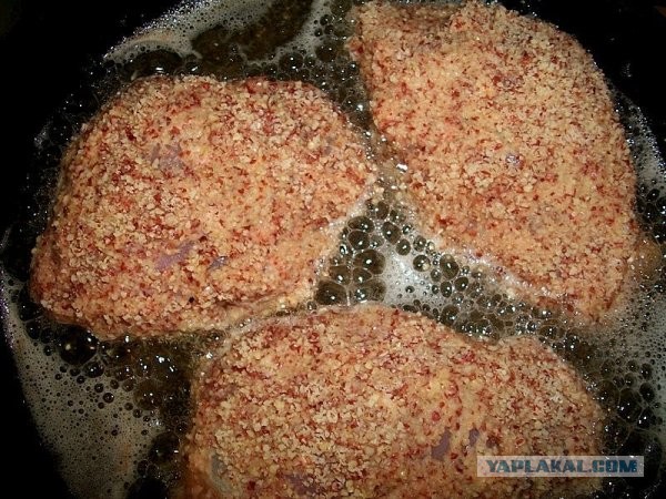 «Ишь грудь выпячила, бёдрами виляет, - Курица!», совместный пост  - Frau Marta и Mitsv