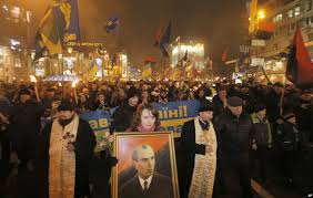 Пленных украинских военных ведут по улицам Донецка