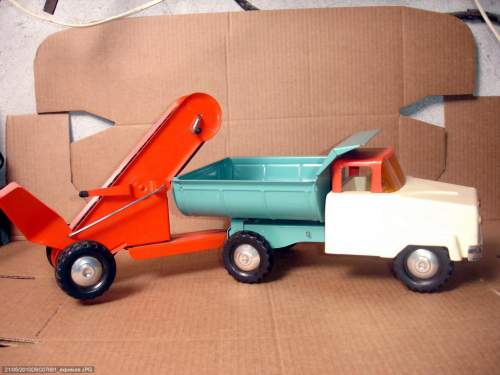 Игрушки СССР. Большие железные грузовики