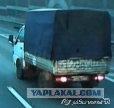 Водитель на Портере устроил массовое ДТП и сбежал