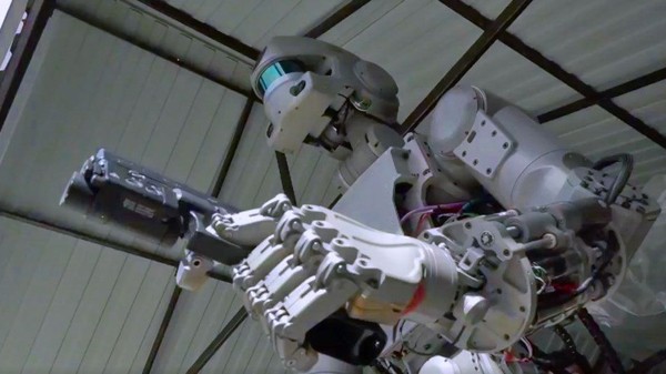 Шойгу объявил о создании в России боевых роботов с искусственным интеллектом