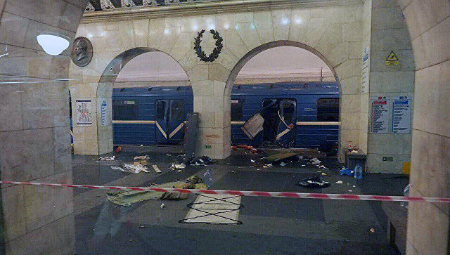 В метро в Москве задержали парня с оружием и взрывчаткой в рюкзаке
